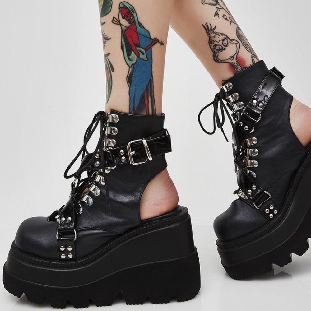 DEMONIAS Cutout Heel Shaker Boots